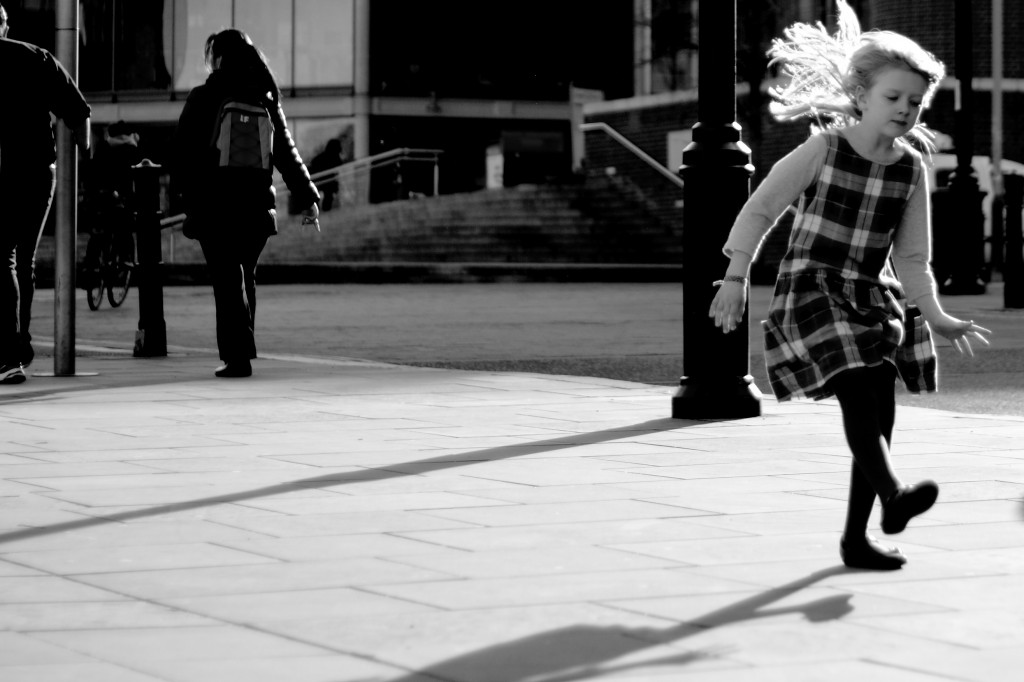 20160228_3861little_girl_dancing_alone